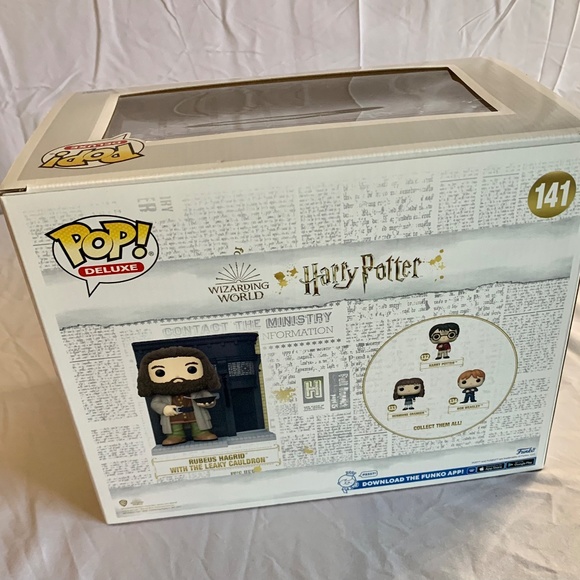 Funko Pop Deluxe Hagrid with Cauldron - Picture 4 of 6